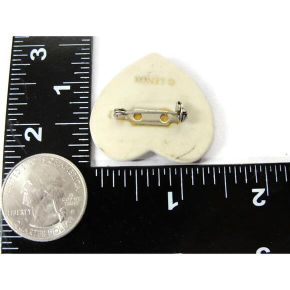 Vintage White Lenox Brooch Costume Jewelry Dove on Heart Golden Trim - Picture 9 of 12